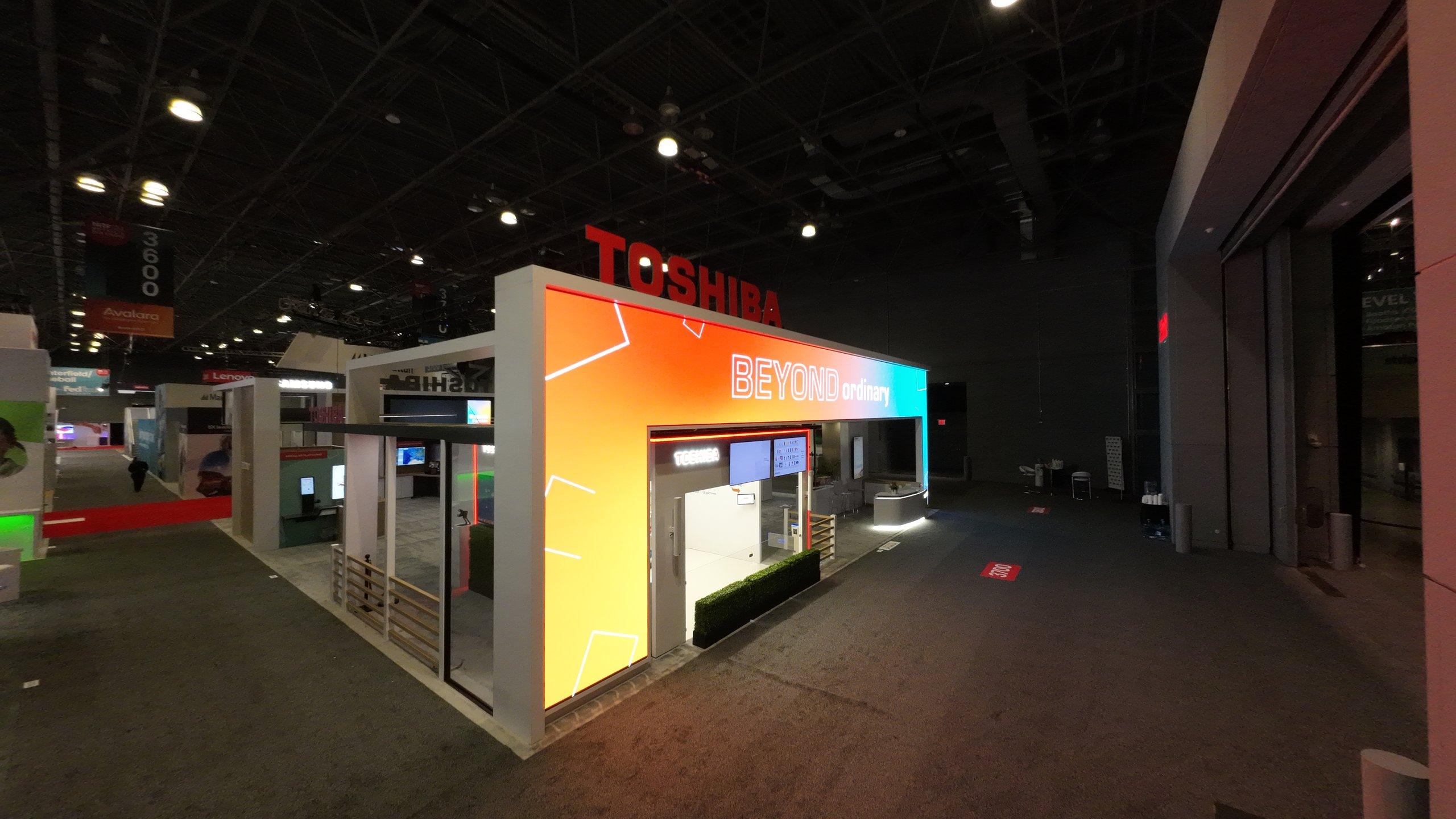 Large-Format Displays & TVs on a live event floor
