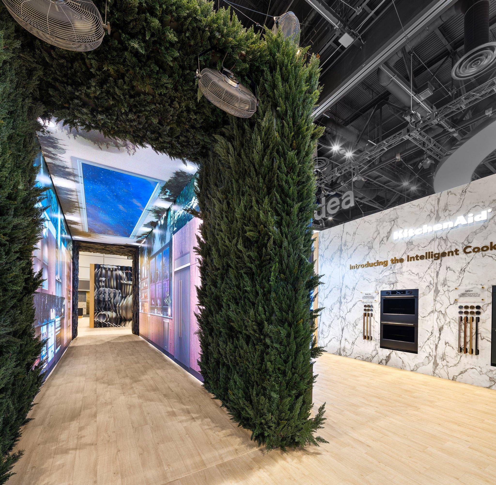 Walk-through LED tunnel, a TLL build