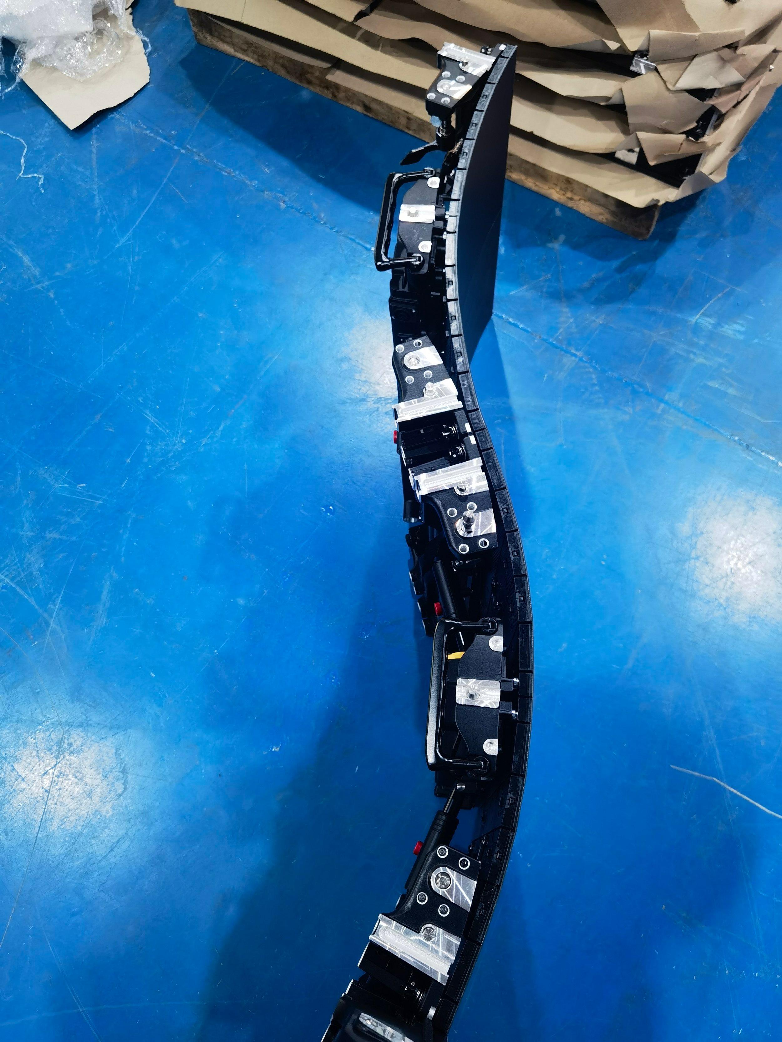Fine-pitch 1.5 mm LED tile